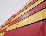 naves-prefabricadas-fachada-metalica-colores