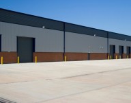 naves-prefabricadas-navekit-naves-industriales-fachadas-metalicas-ladrillo