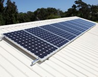 naves-prefabricadas-cubierta-placas-solares-chapa-grecada-acero