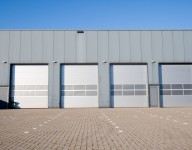 naves-prefabricadas-navekit-naves-para-talleres-fachada-panel-prefabricado