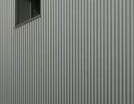 naves-prefabricadas-navekit-fachada-chapa-gris
